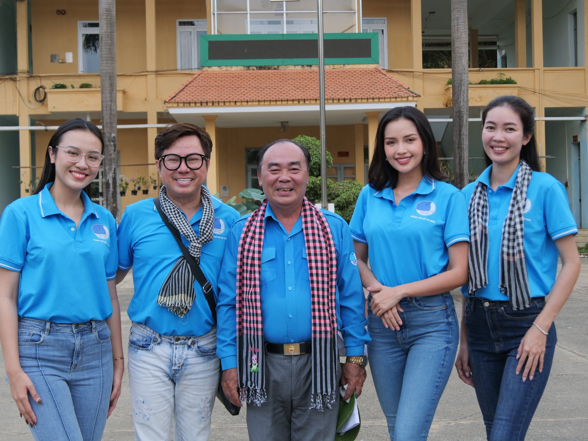 Hoa hậu Ngọc Châu, Á hậu Thủy Tiên thăm chiến sĩ biên phòng, thắp hương tạ ơn liệt sĩ trong chương trình “Biên giới, biển, đảo trong trái tim tôi”